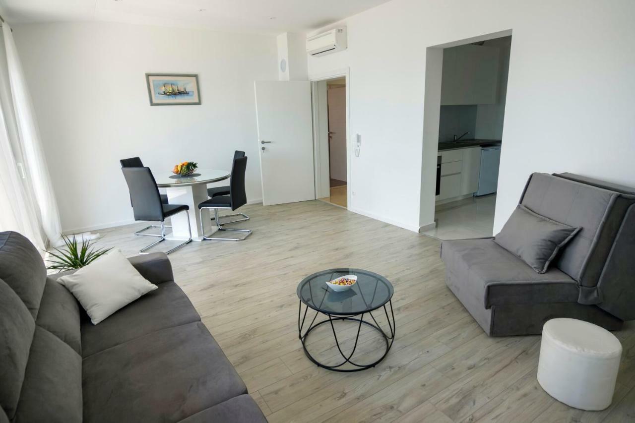 Apartmani Ticinovic Omis Exterior photo